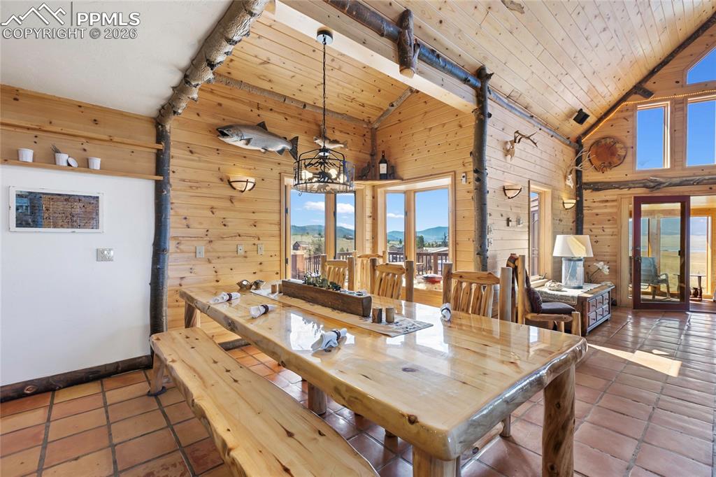 Image 17 of 50: Dining Area