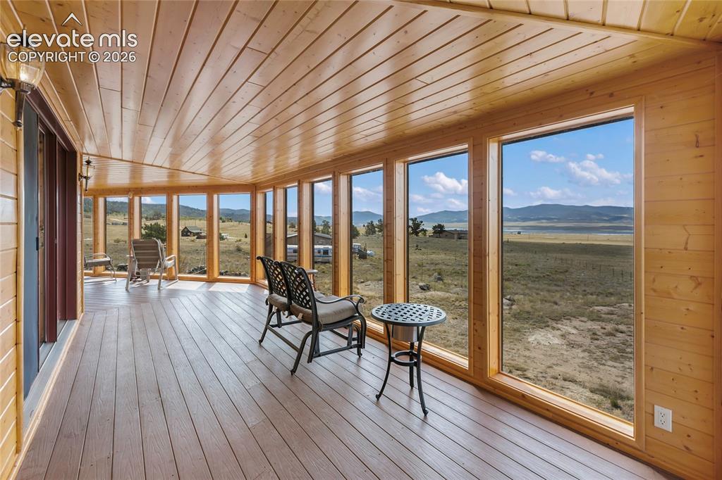 Image 19 of 50: Sun Room
