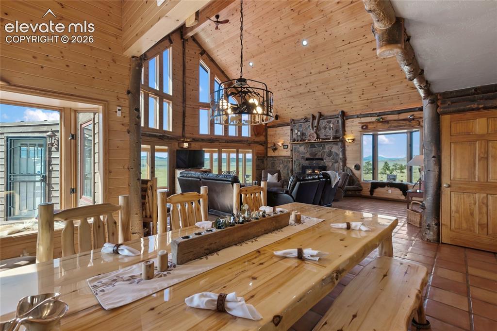 Image 21 of 50: Dining Area