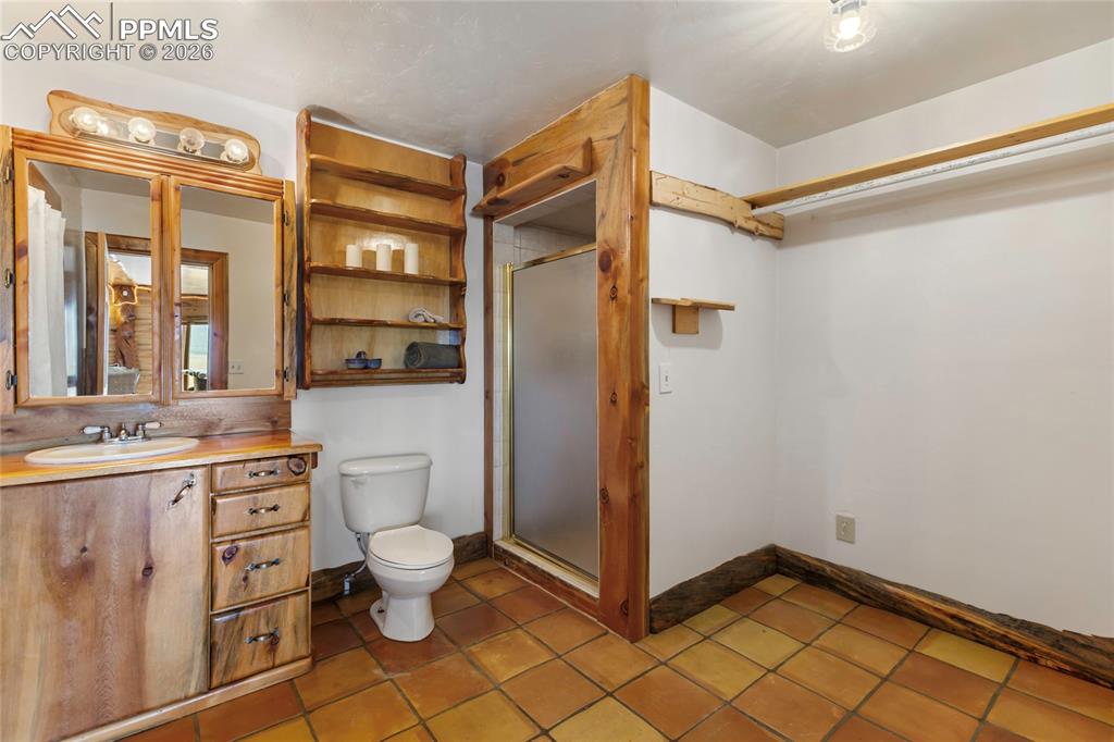 Image 43 of 50: Bathroom