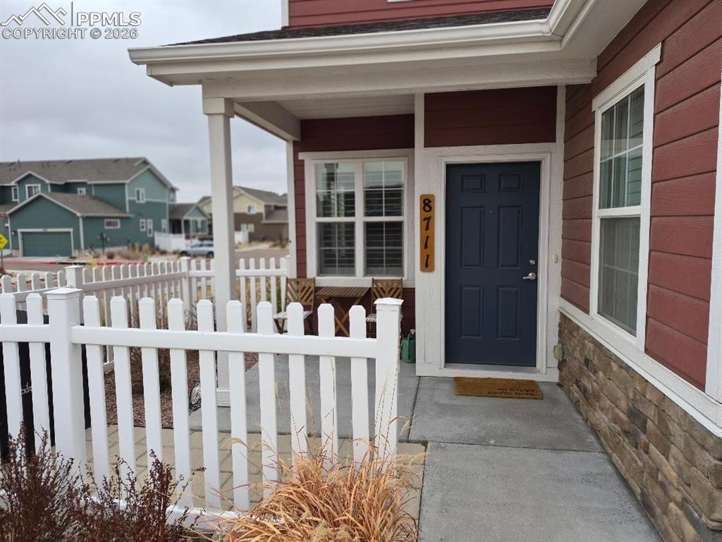 Image 2 of 25: Covered front patio