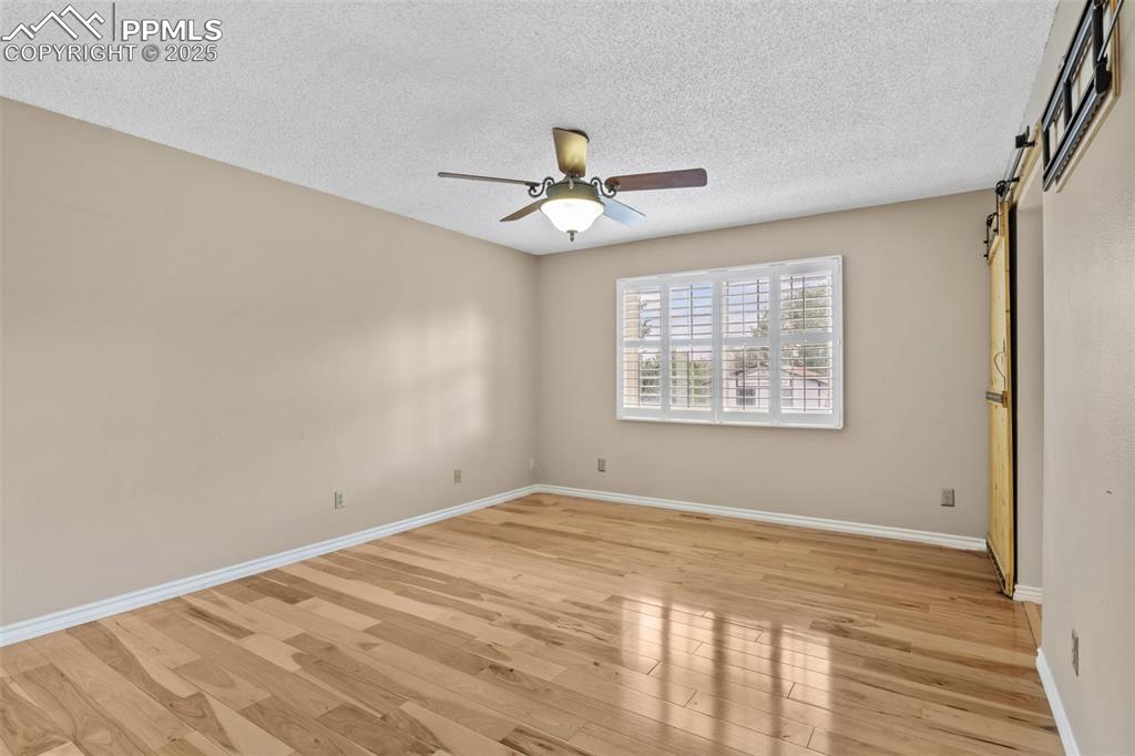 Image 13 of 34: Bedroom