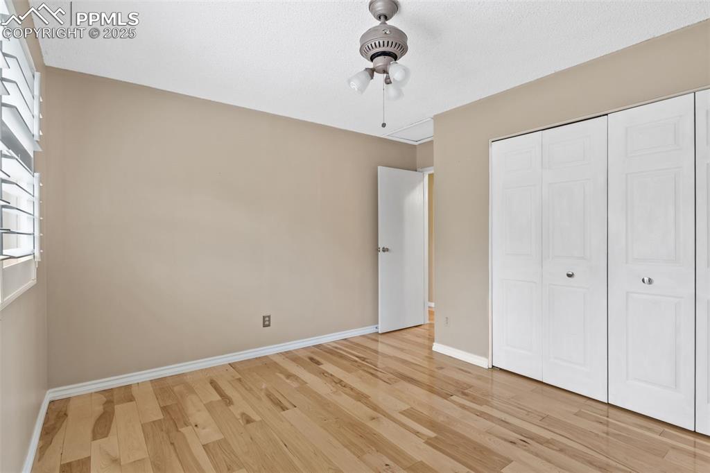 Image 18 of 34: Bedroom