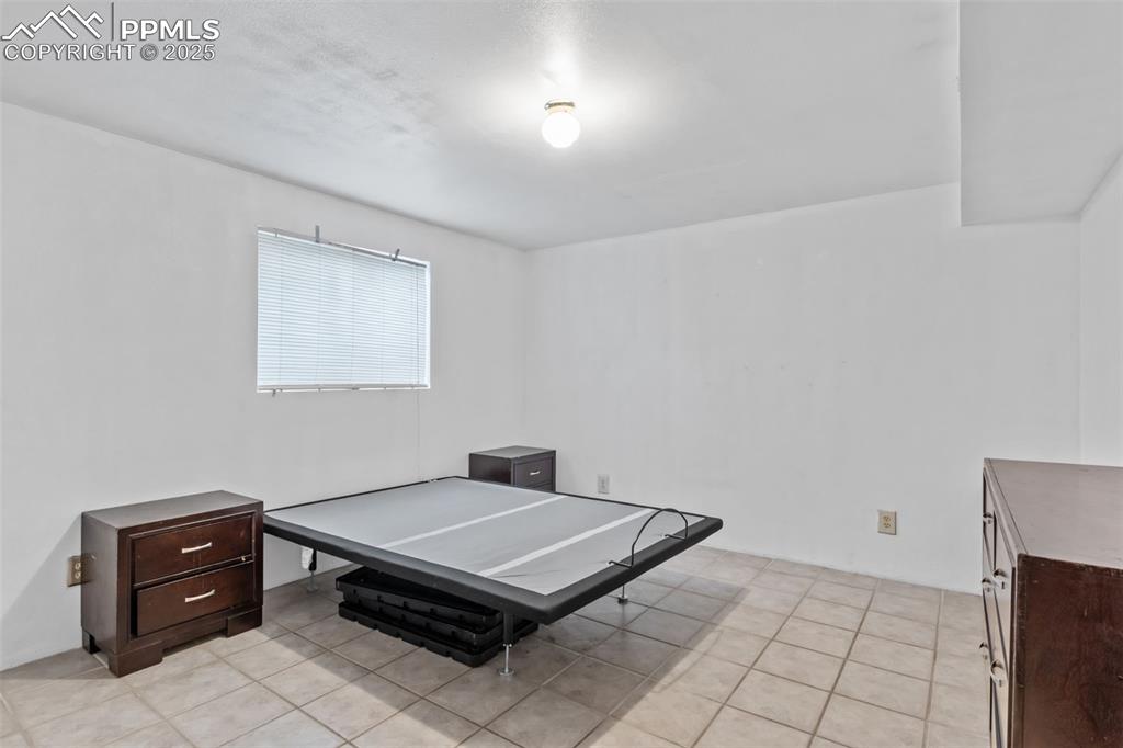 Image 25 of 34: And potential office or gym 