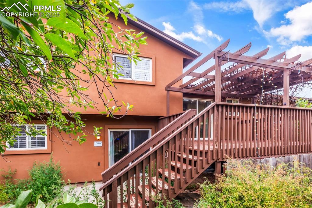 Image 32 of 34: Oasis vibes