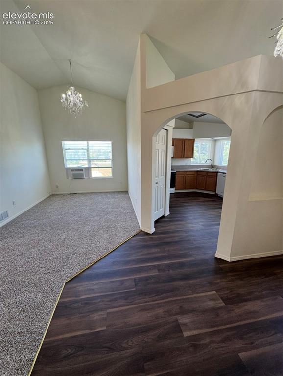 Image 4 of 15: Dining Area