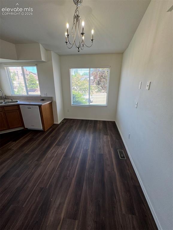 Image 7 of 15: Living Room
