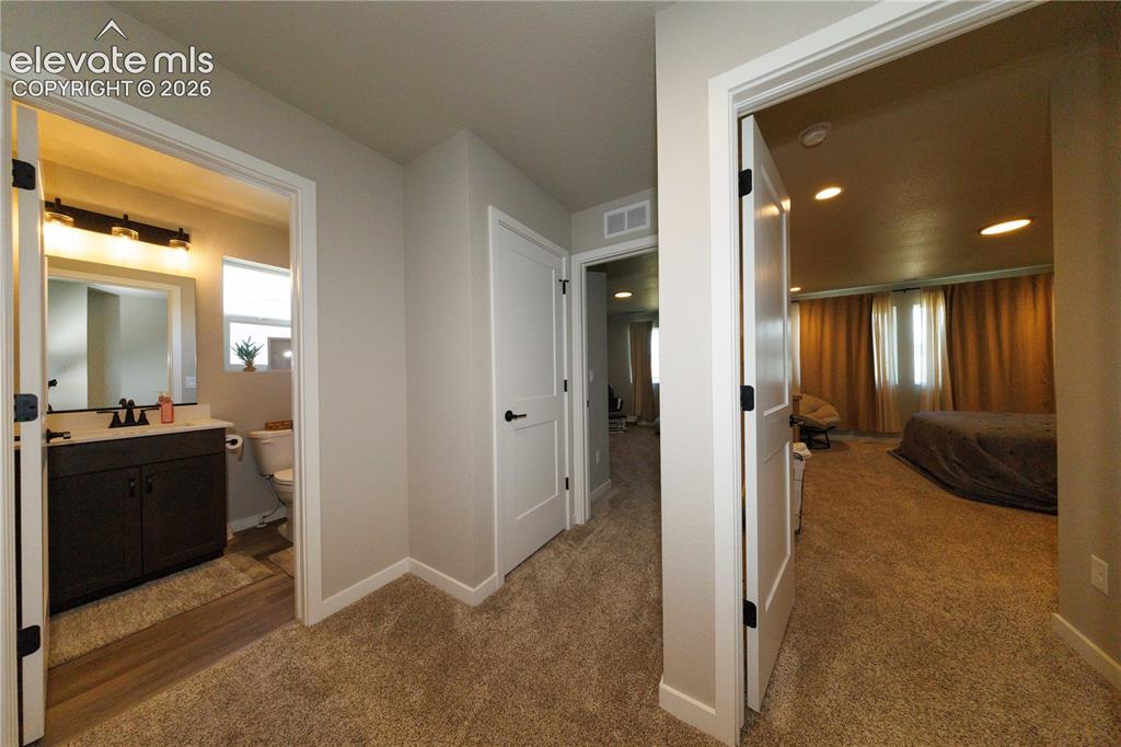 Image 12 of 27: Upstairs hallway
