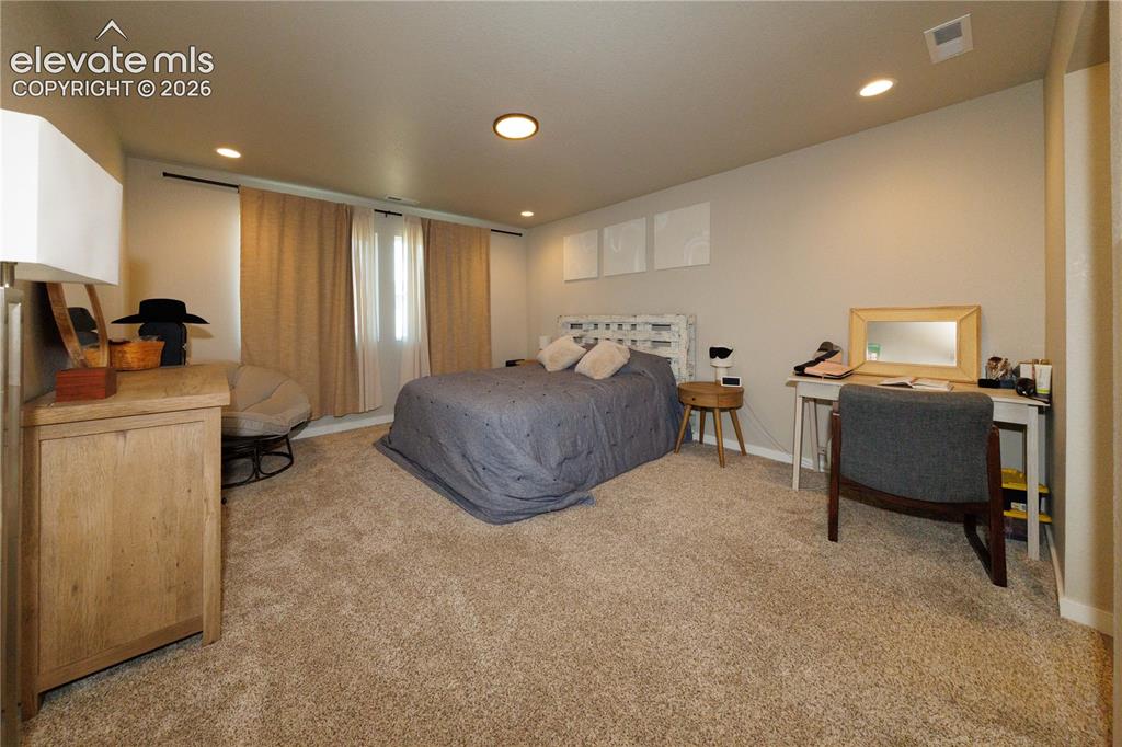 Image 13 of 27: Bedroom
