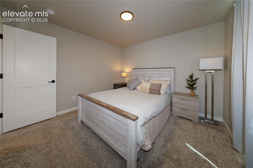 Image 19 of 27: Bedroom