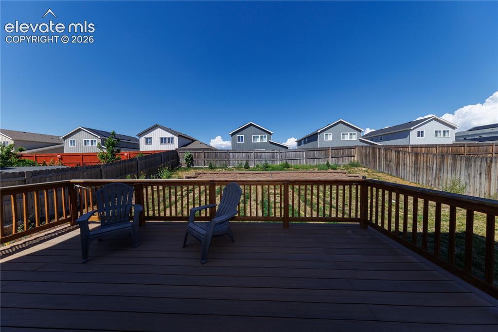 Image 24 of 27: Deck
