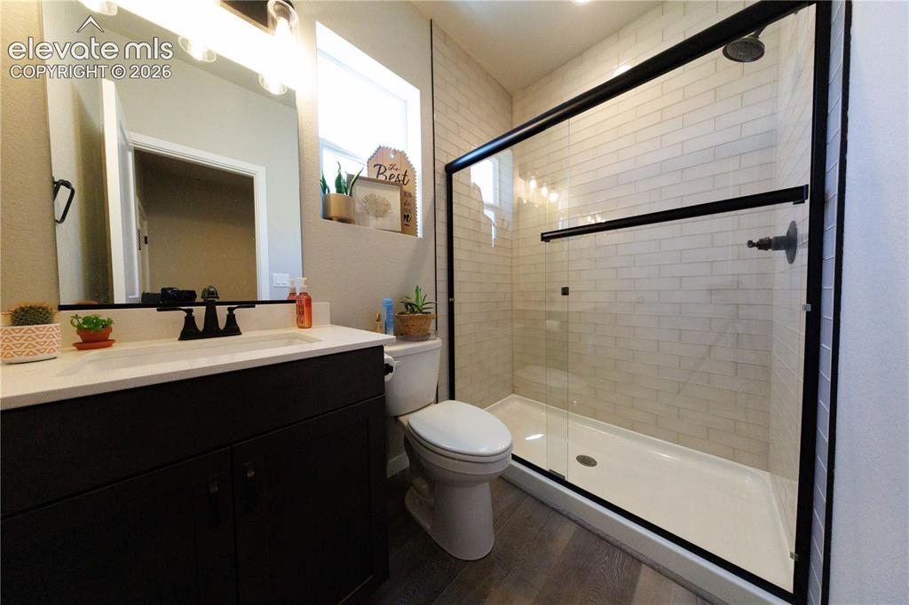Image 6 of 27: 1st Floor Bathroom