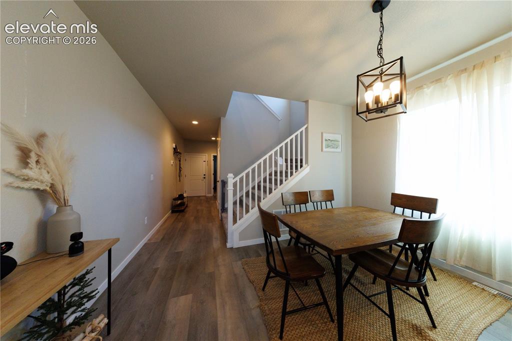 Image 7 of 27: Dining Area