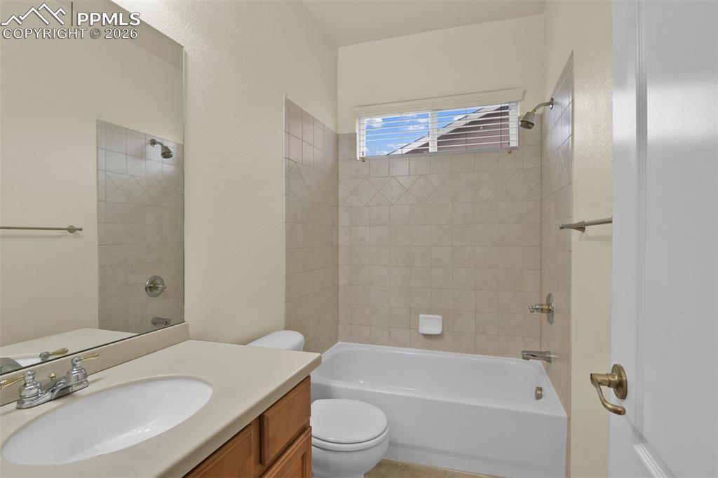 Image 26 of 49: Bathroom