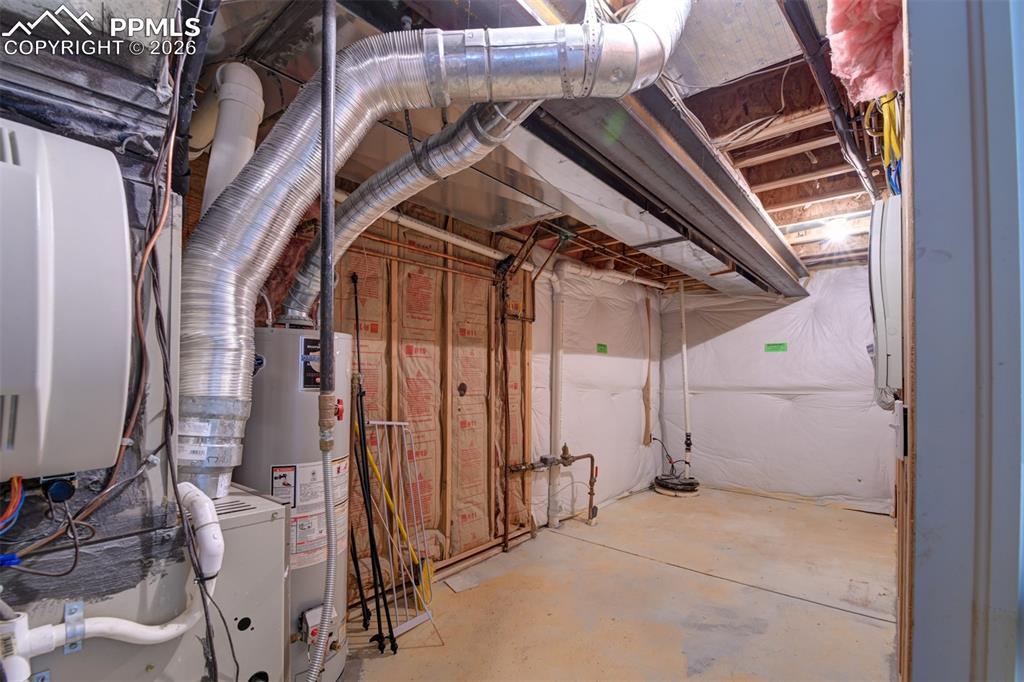 Image 39 of 49: Utility Room