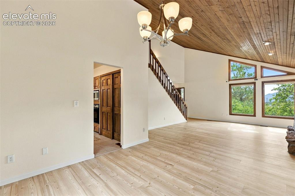 Image 11 of 49: Dining Room