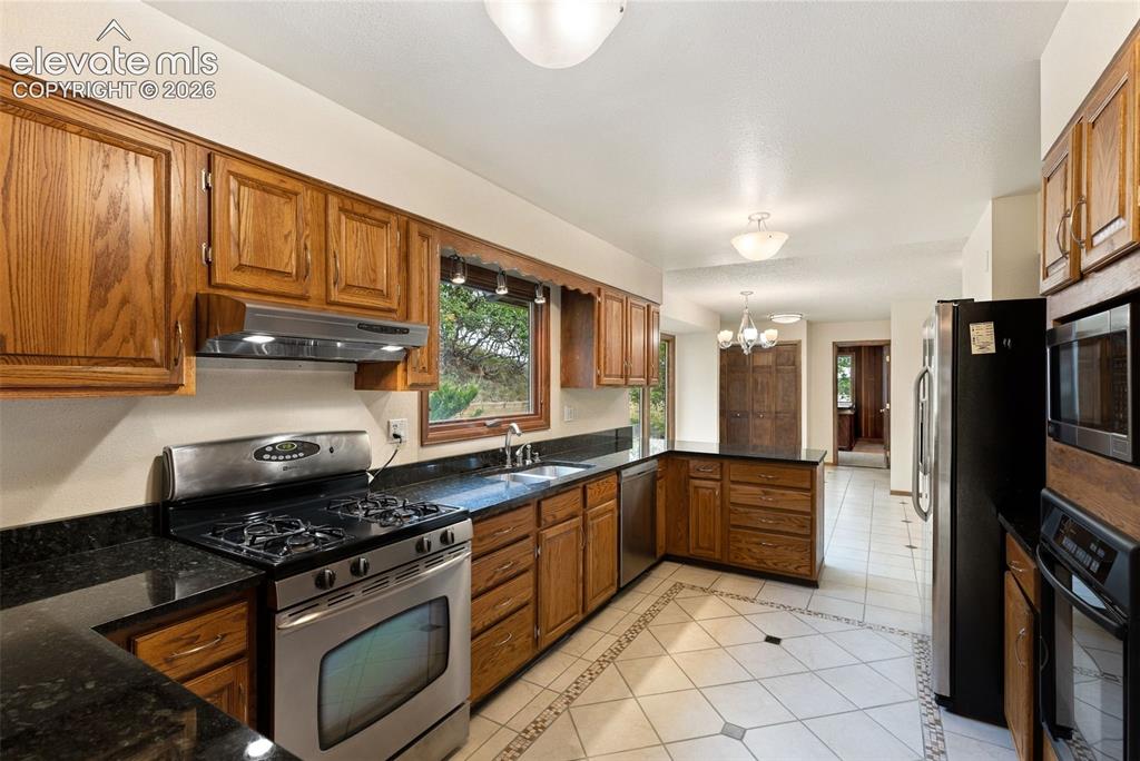 Image 12 of 49: Kitchen