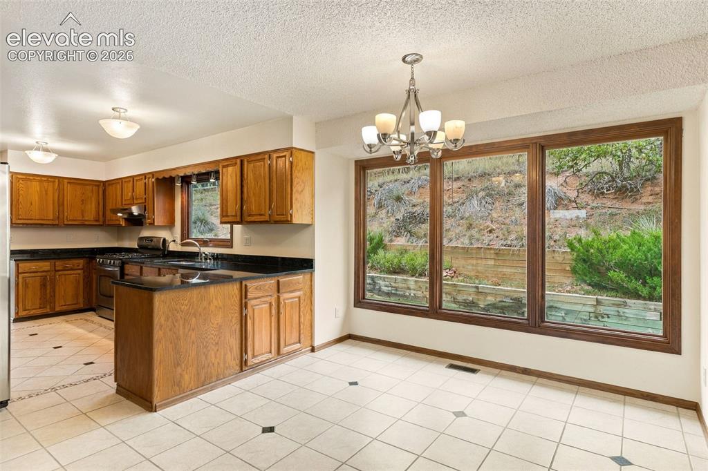 Image 17 of 49: Breakfast Area