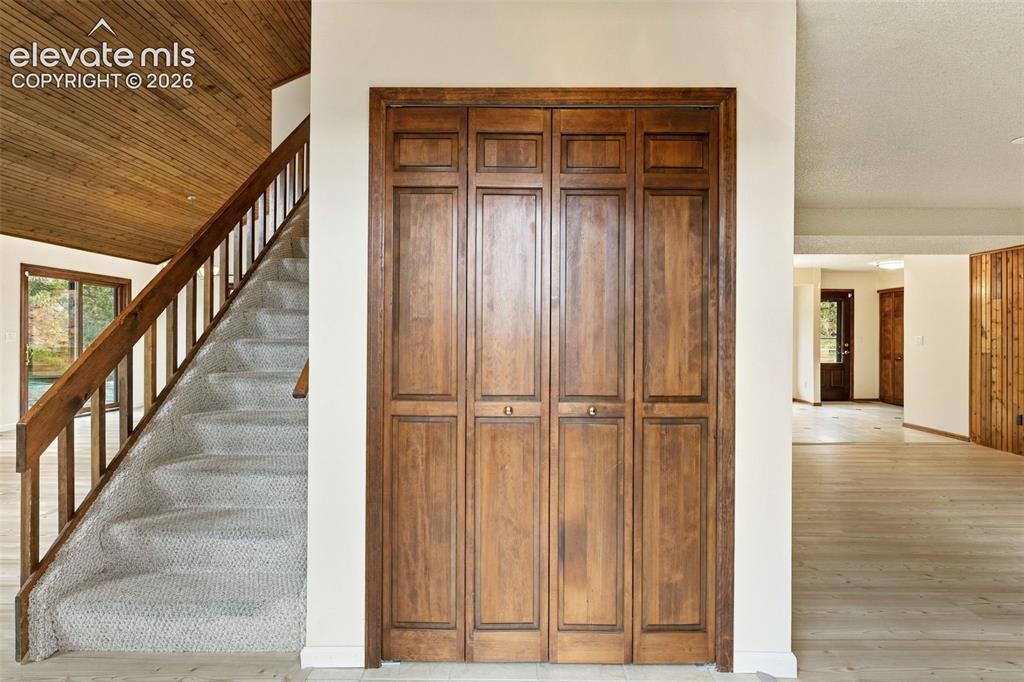 Image 6 of 49: Entry