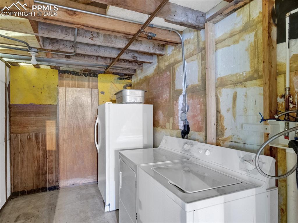 Image 29 of 49: Laundry