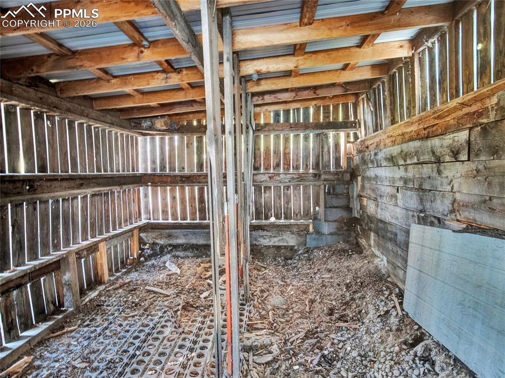 Image 32 of 49: Stable