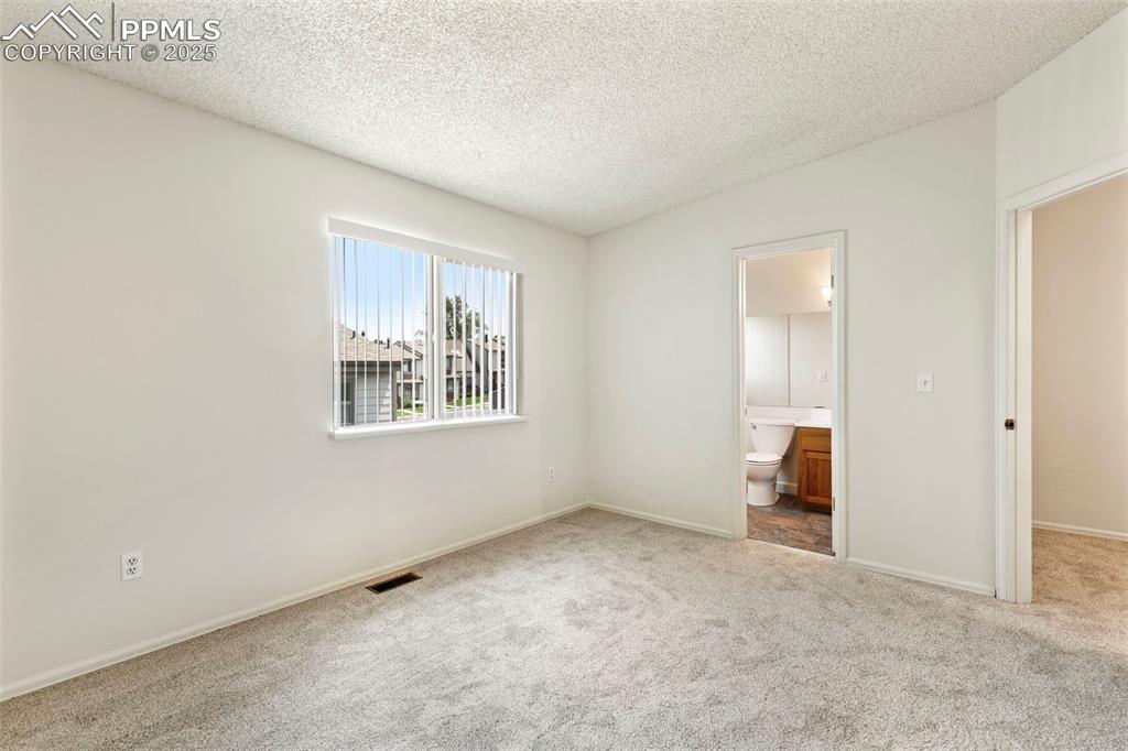 Image 15 of 19: Bedroom