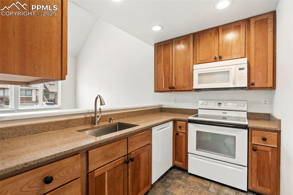 Image 2 of 19: Kitchen