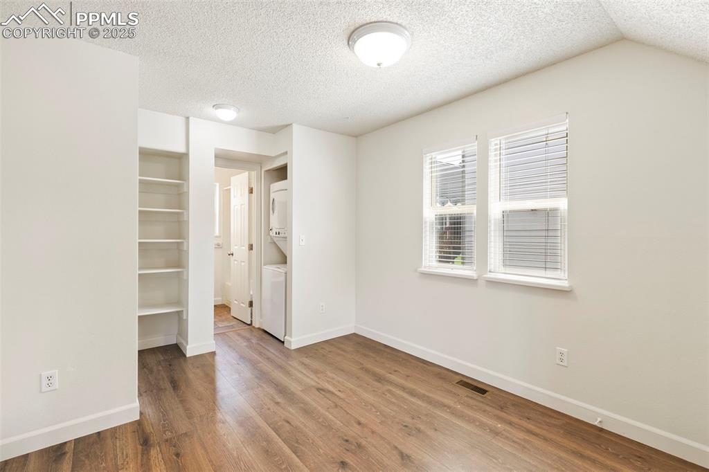 Image 9 of 19: Dining Area