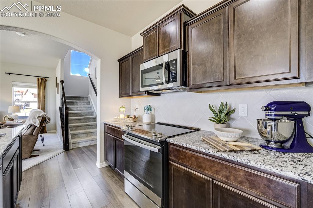 Image 11 of 49: Dining Area