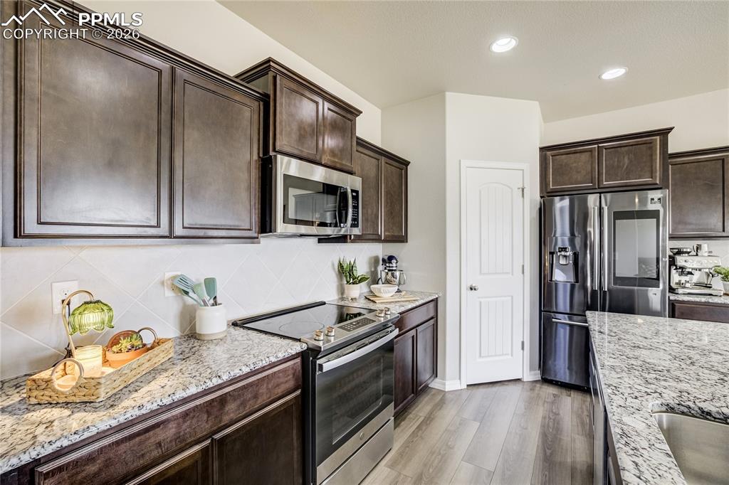 Image 12 of 49: Kitchen