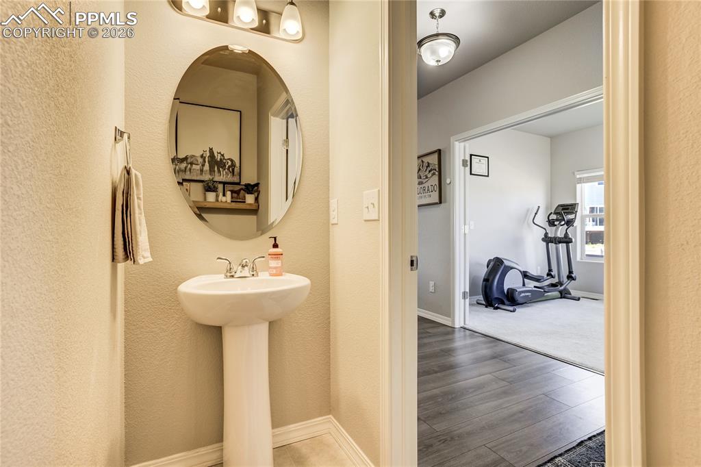 Image 15 of 49: Office