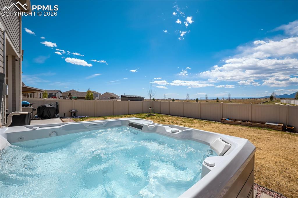 Image 40 of 49: Patio