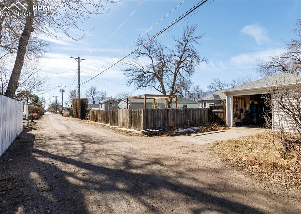 Image 24 of 25: Community