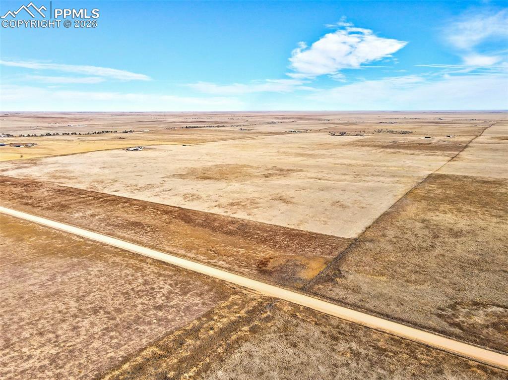 Image 15 of 20: Yard