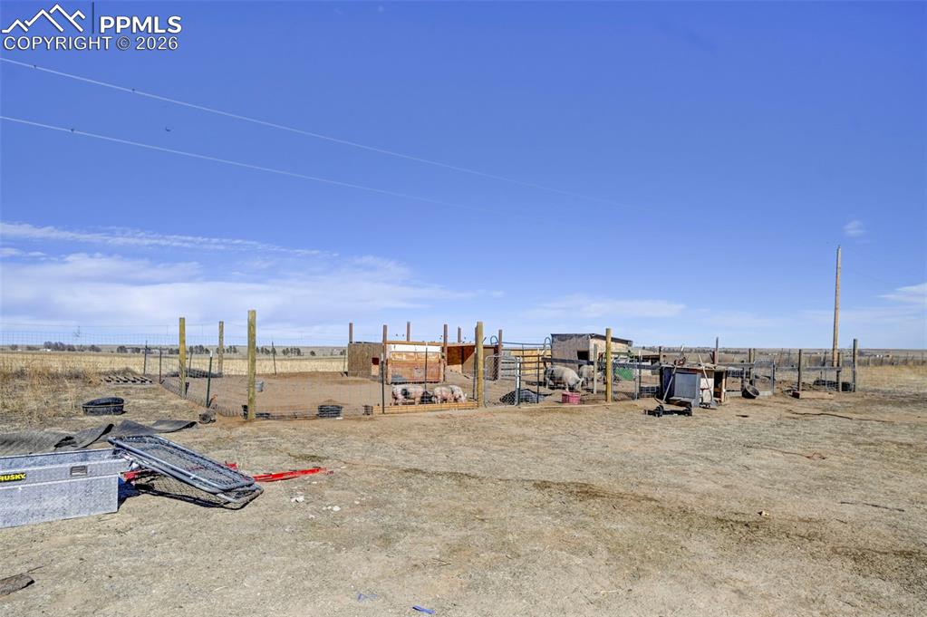 Image 19 of 20: Yard