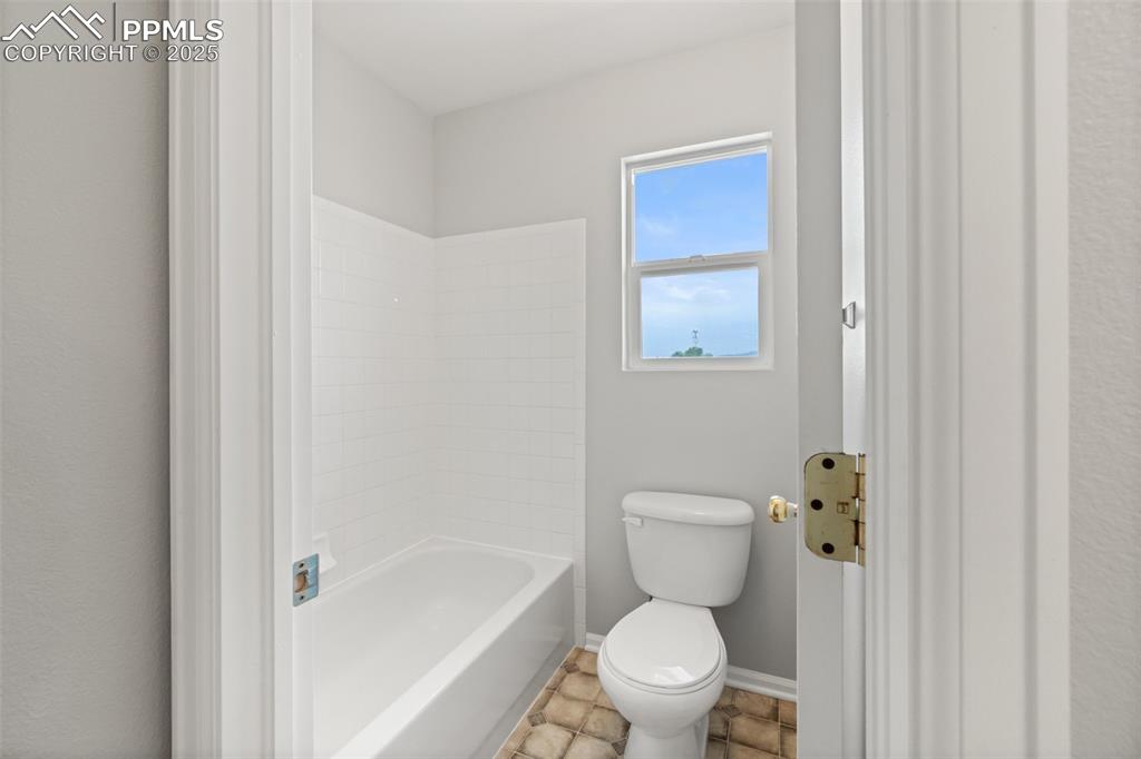 Image 22 of 38: Bathroom