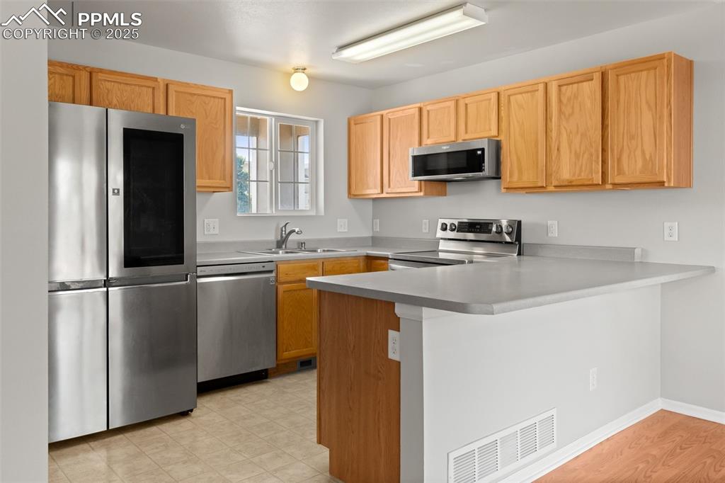 Image 6 of 38: Kitchen