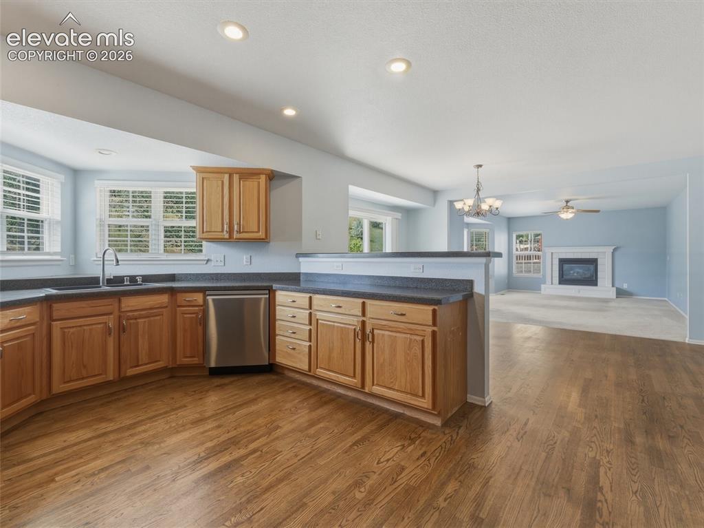 Image 12 of 49: Kitchen