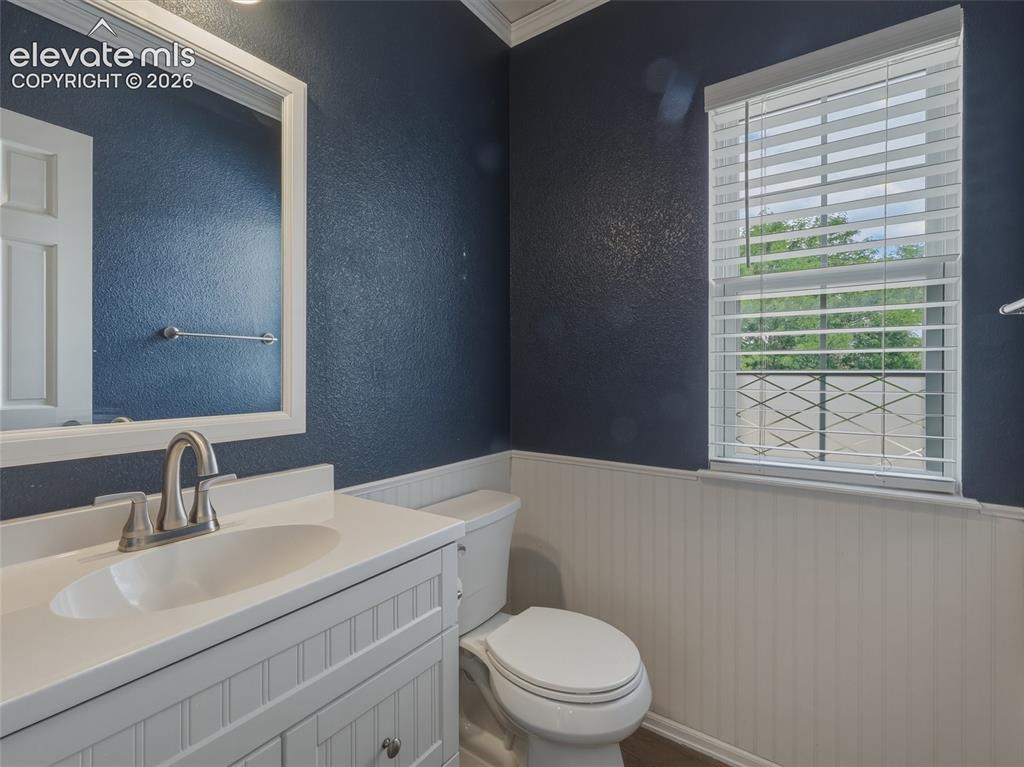 Image 17 of 49: Bathroom