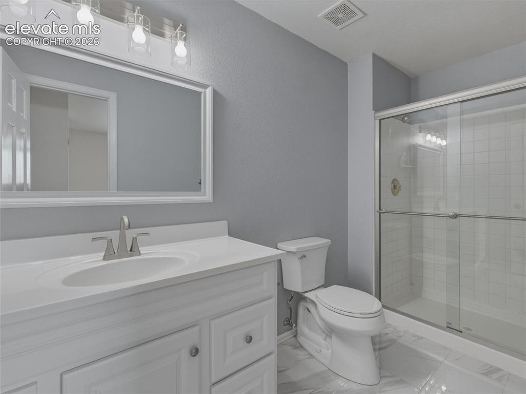 Image 26 of 49: Bathroom