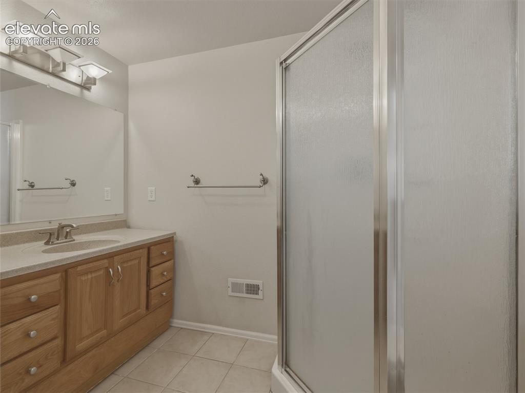 Image 39 of 49: Bathroom