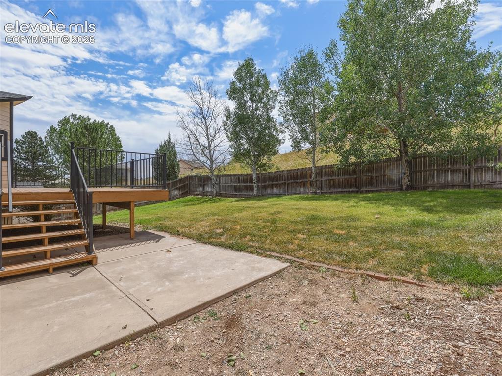 Image 44 of 49: Yard