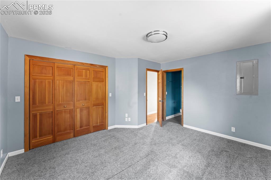 Image 22 of 37: Bedroom