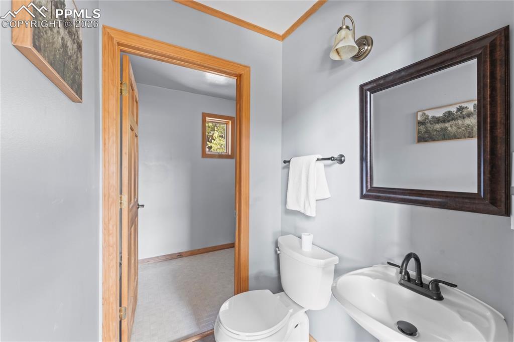 Image 24 of 37: Bathroom