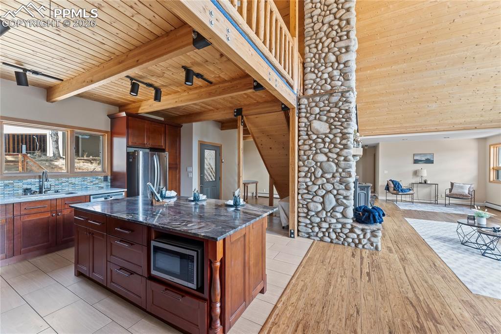 Image 5 of 37: Kitchen