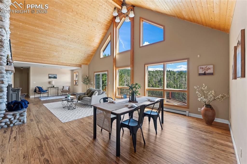 Image 8 of 37: Dining Area