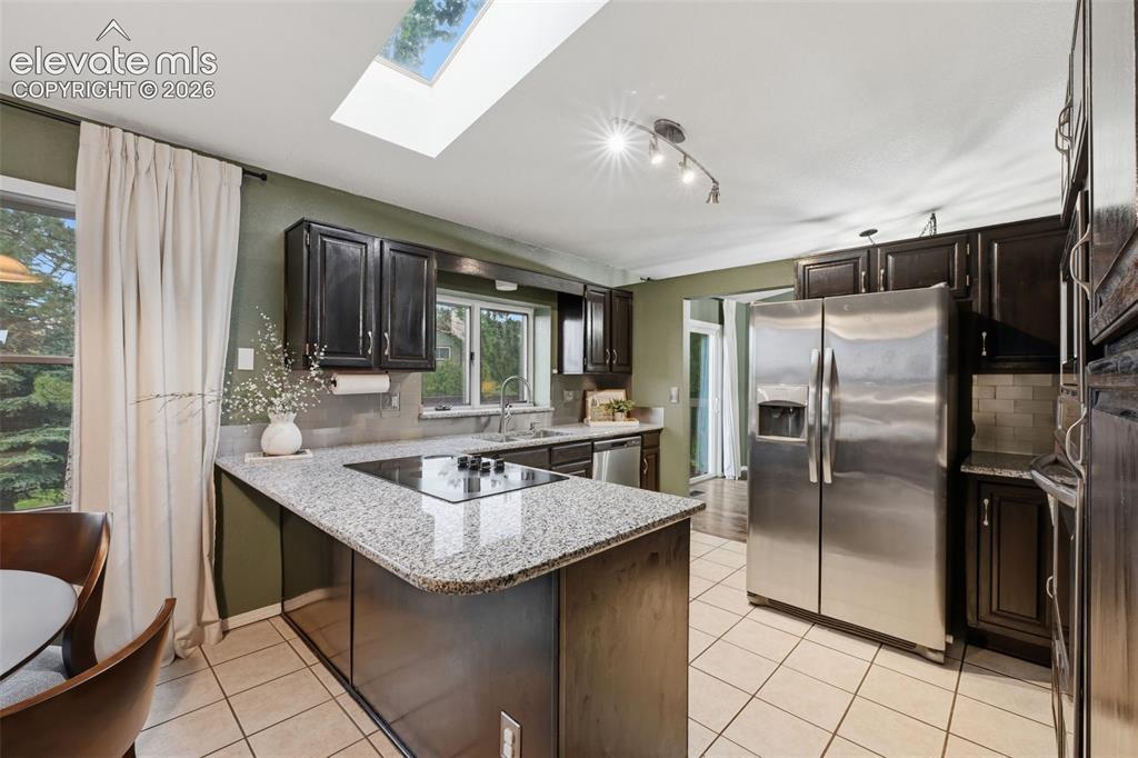 Image 13 of 41: Kitchen