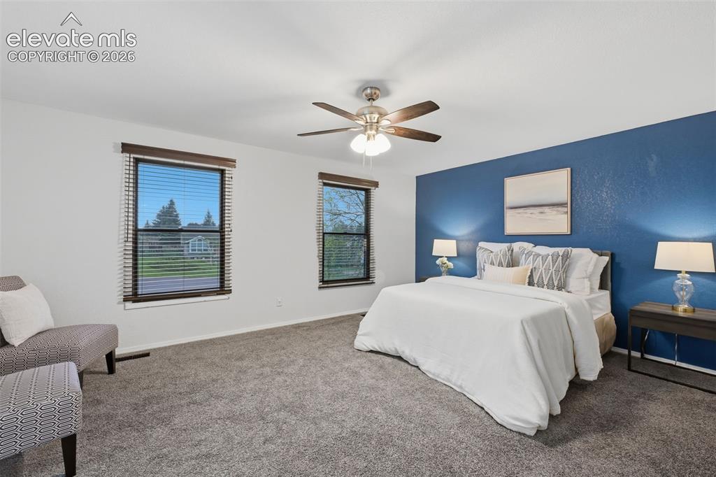 Image 19 of 41: Bedroom