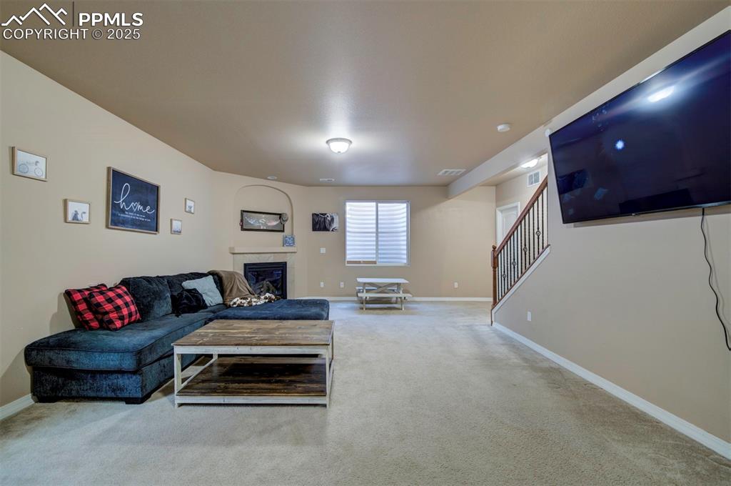 Image 18 of 23: Living Room