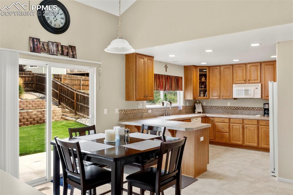 Image 11 of 38: Kitchen